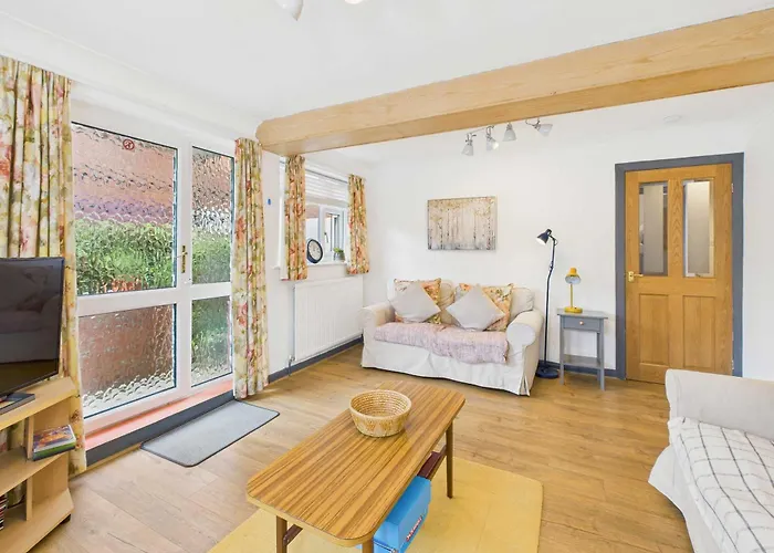 Host & - Look Flat * Scarborough