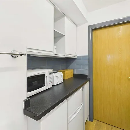 Host & - Look Flat *