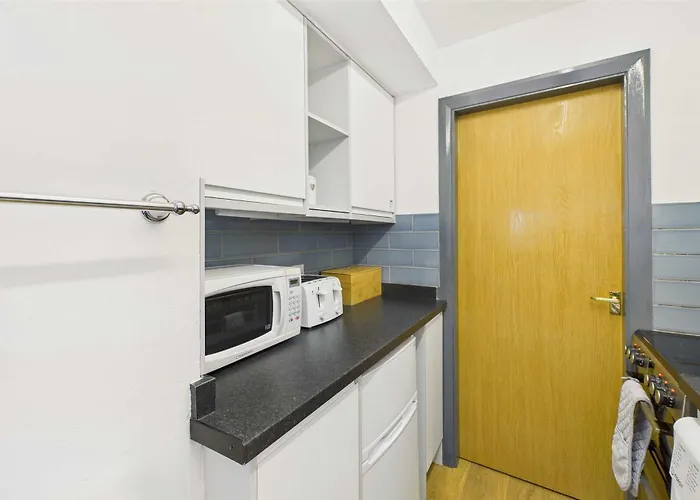 Host & - Look Flat *